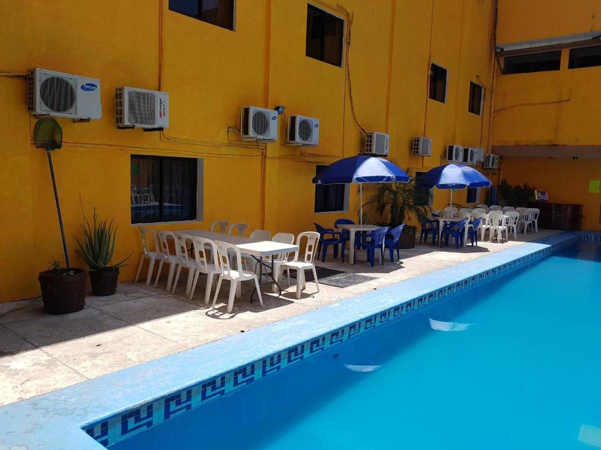 Hotel Arcos Del Parque Acayucan Exterior photo