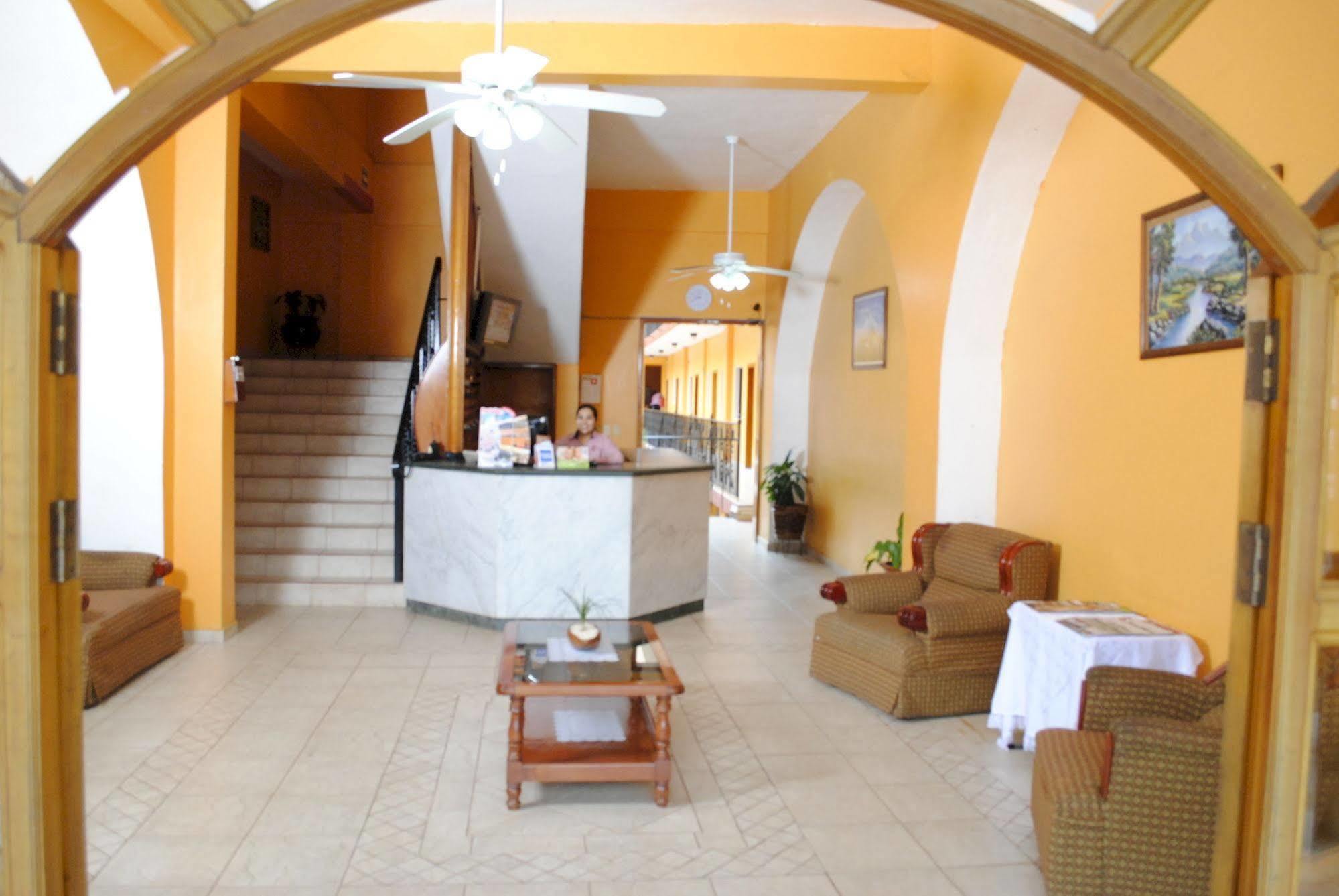 Hotel Arcos Del Parque Acayucan Exterior photo