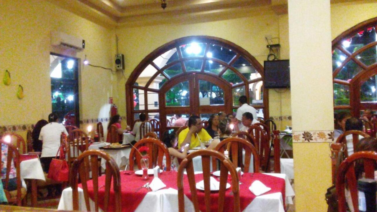 Hotel Arcos Del Parque Acayucan Exterior photo